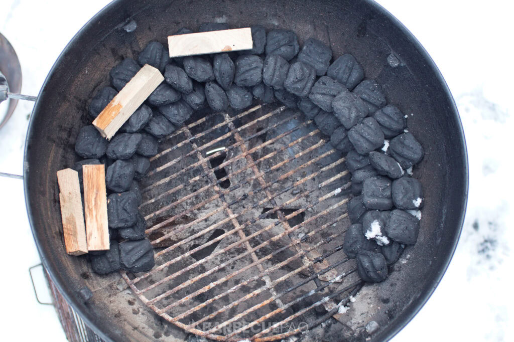 charcoal snake inside the weber kettle in a 2:2 arrangement