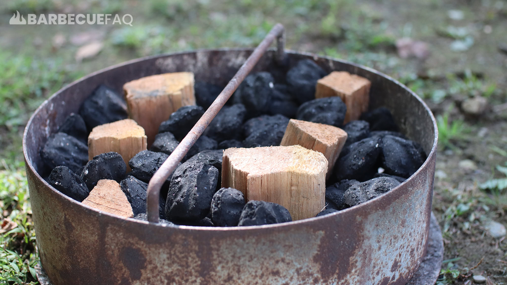 Lump Charcoal vs Briquettes Which is Best? Barbecue FAQ