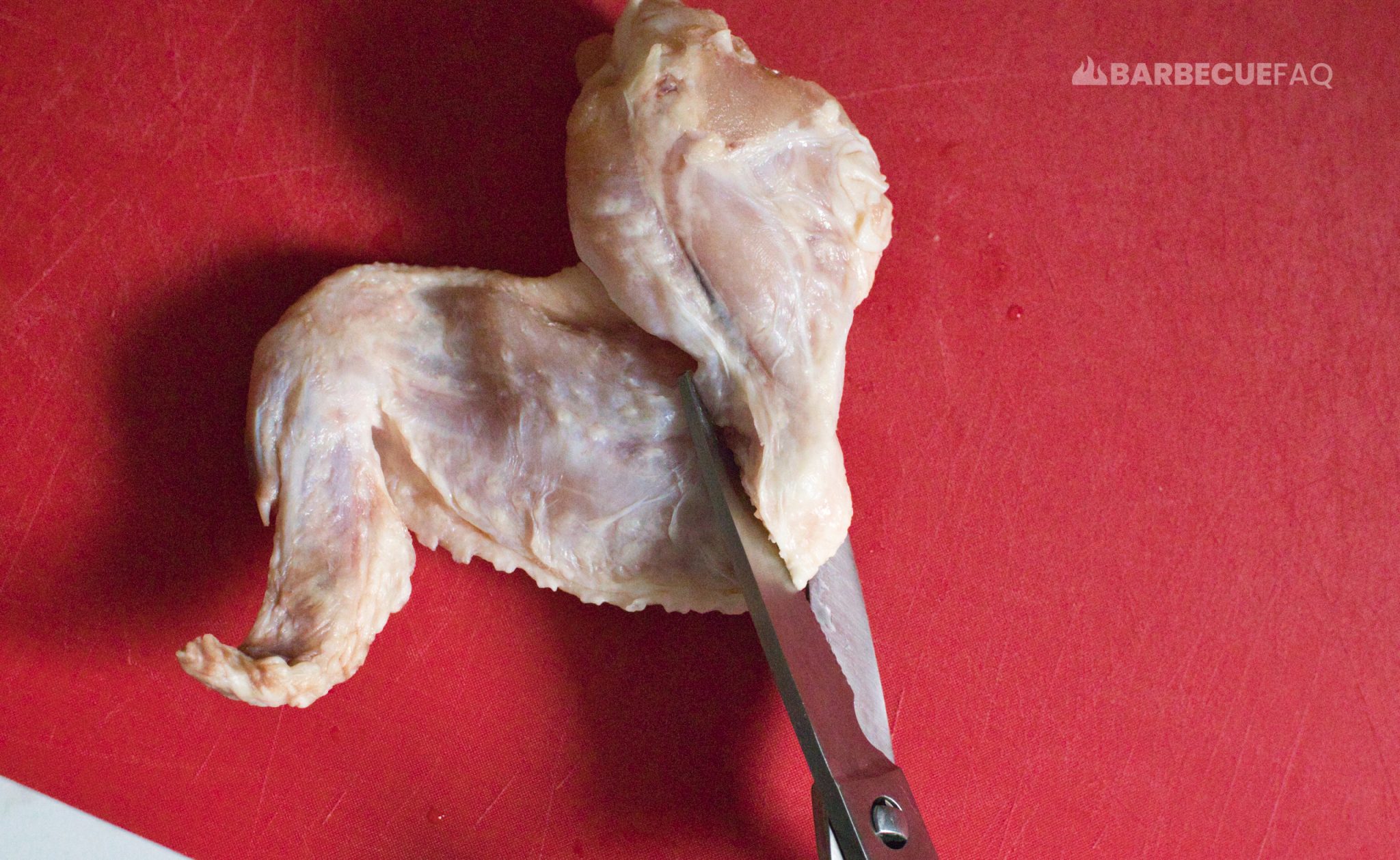 How to Cut Chicken Wings into Wingettes and Drumettes (with Pictures