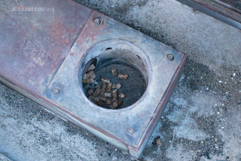 auger dumping pellets