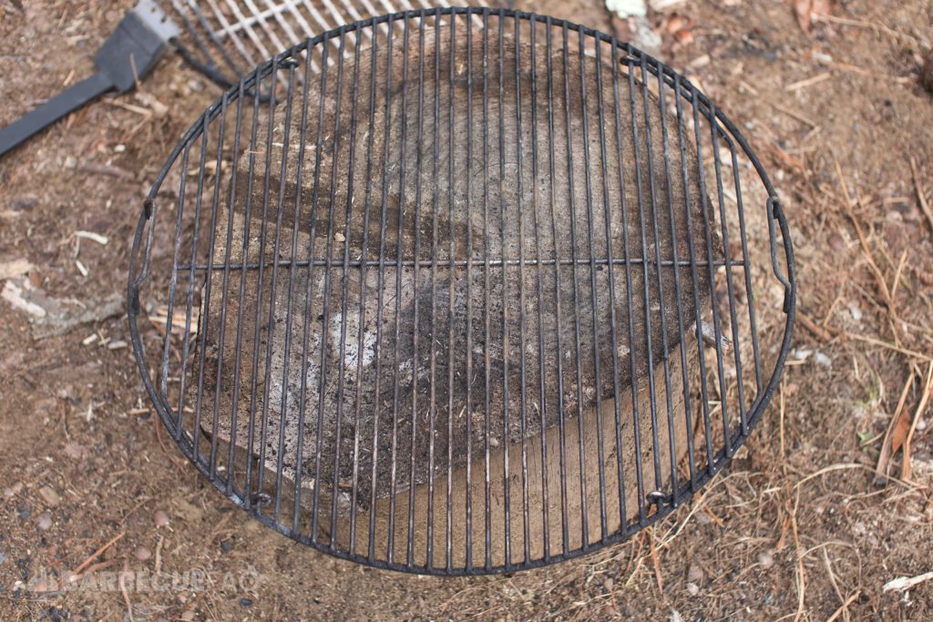 charcoal grill grate debris removed