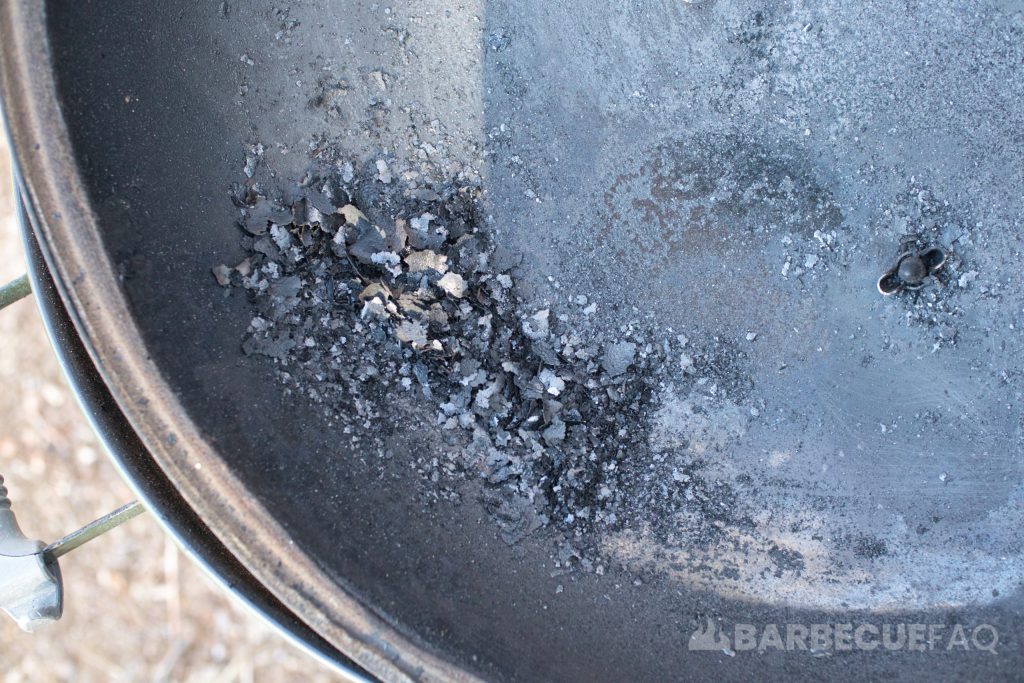 charcoal grill lid debris