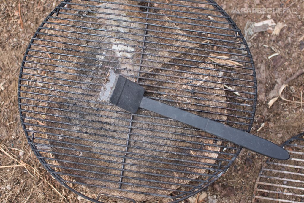 grill grate debris removal