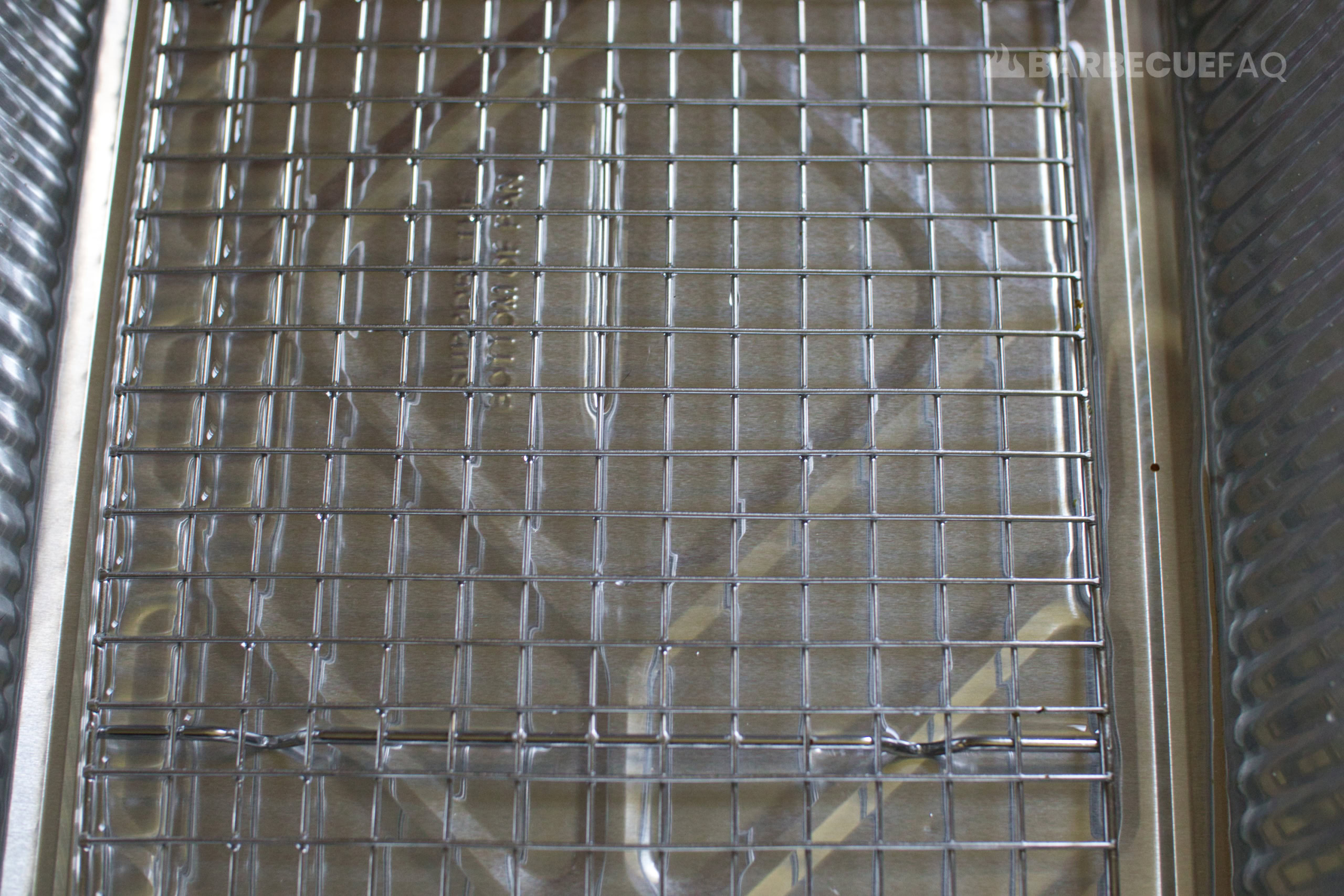 aluminum pan with water and oven safe cooling rack