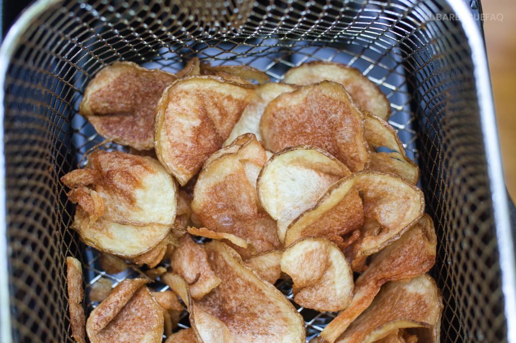 kettle cooked chips after deep frying for 10 minutes in vegetable oil